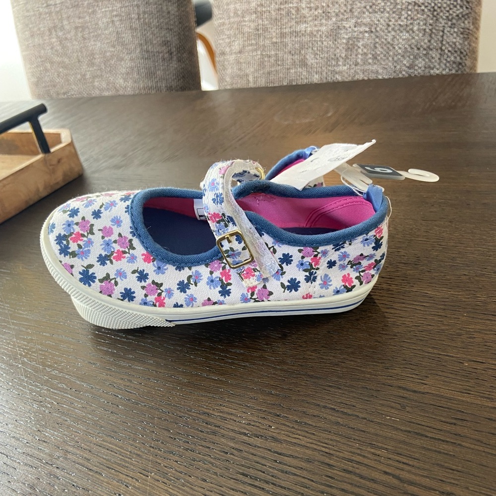 OshKosh bgosh toddler size 9 floral Velcro Mary Jane Brand new with tags.